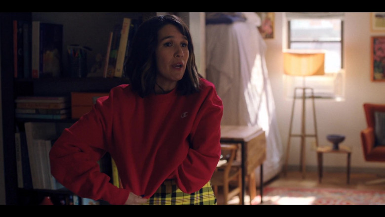 Zoë Chao as Sara Yang Wears Champion Red Cropped Sweatshirt in Love Life S01E0 TV Series (1)