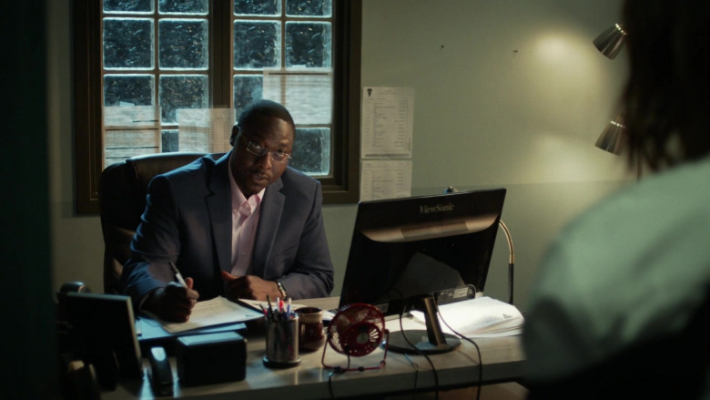 Actor Dohn Norwood as Alan Saintille Using ViewSonic Computer Monitor in Hightown Season 1 Episode 8 TV Show (1)