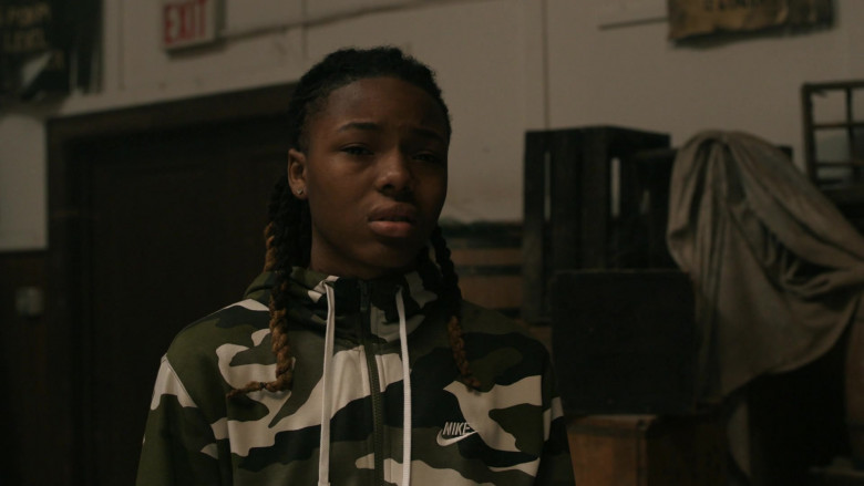 Actor Wears Nike Men's Full-Zip Camo Hoodie in The Chi S03E05 (2)
