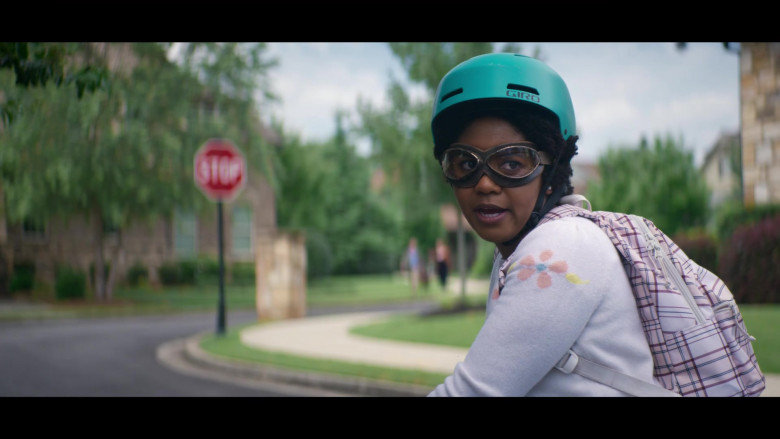 Anjelika Washington as Beth Chapel aka Doctor Mid-Nite II Wears Giro Bicycle Green Helmet in Stargirl S01E09 TV Show