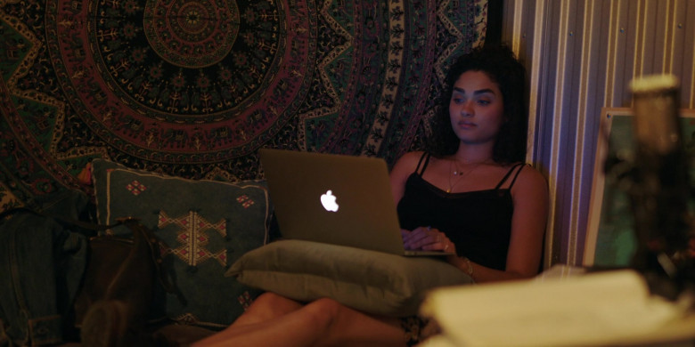 Apple MacBook Air Laptop Used by Brittany O'Grady as Bess King in Little Voice S01E03 (2)