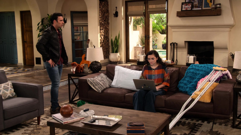 Apple MacBook Laptop Used by Paulina Chávez in The Expanding Universe of Ashley Garcia S01E12