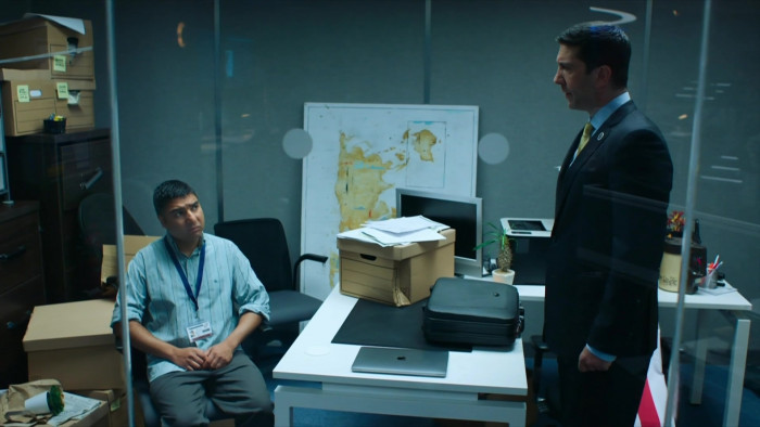 Apple MacBook Laptop In Intelligence S01E01 (2020)