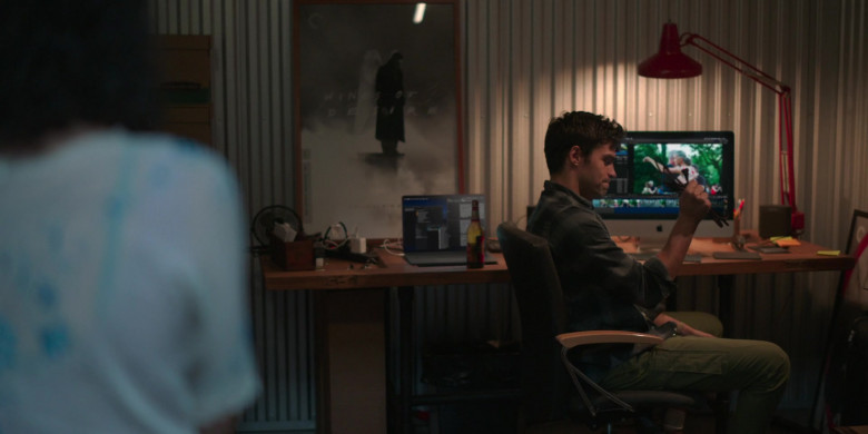 Apple iMac Computer Used by Sean Teale as Ethan in Little Voice S01E01 (1)