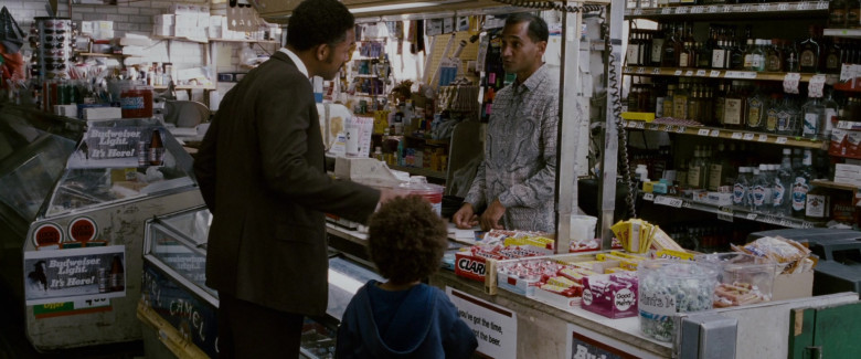 Clark Bar Candy Bars and Budweiser Light Stickers in The Pursuit of Happyness (2)