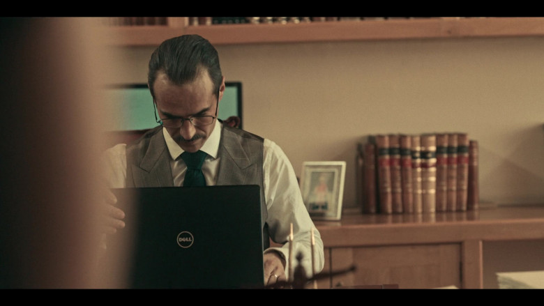 Dell Laptop Used by Jorge Poza as Leonardo in Dark Desire S01E10