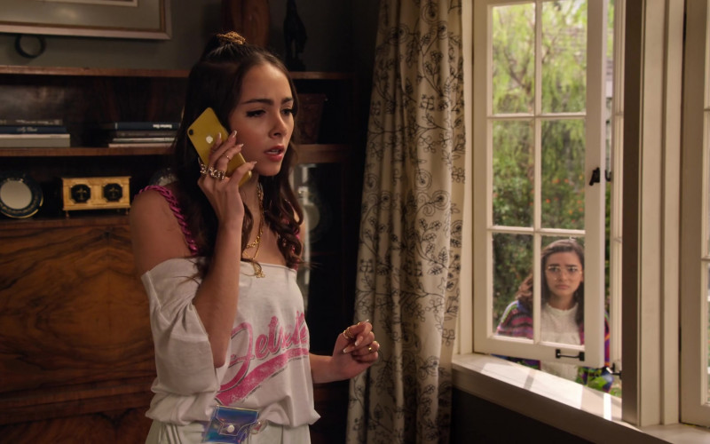 Haley Pullos as Bella Using Apple iPhone Smartphone in The Expanding Universe of Ashley Garcia S01E09 TV Series