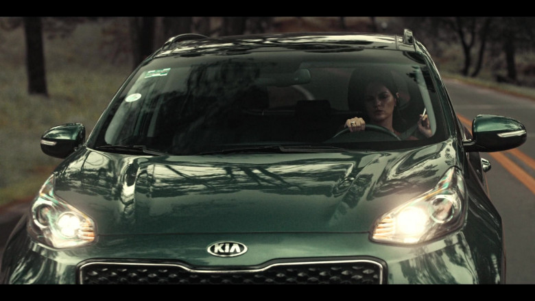 KIA Sportage Green SUV in Dark Desire S01E01 (1)