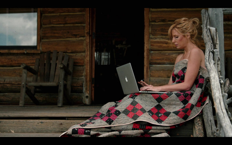 Kelly Reilly as Beth Dutton Used by Apple MacBook Laptop in Yellowstone Season 3 Episode 3 TV Show (1)