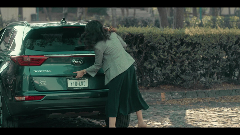 Kia Sportage Green Car Used by Maite Perroni as Alma in Dark Desire S01E02 (1)