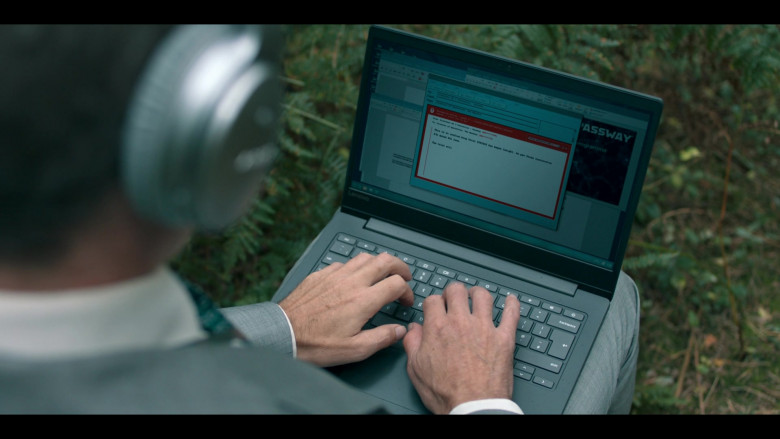 Lenovo Laptop in Hanna S02E02 (2)