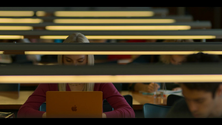 MacBook Air Laptop by Apple in Hanna S02E07 (1)