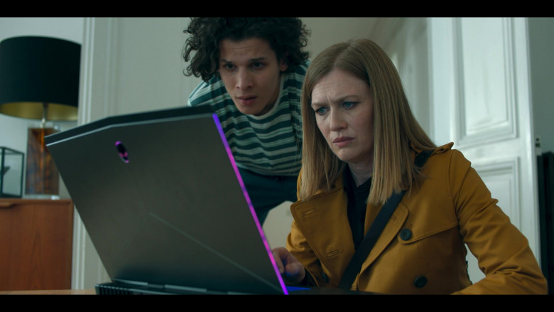 Mireille Enos as Marissa Wiegler Using Alienware Gaming Laptop in Hanna S02E02 TV Show (2)