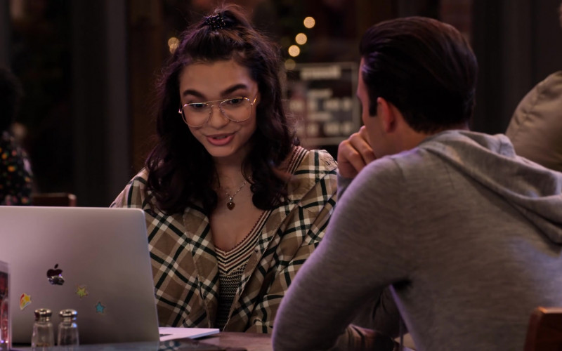Paulina Chávez Using Apple MacBook Laptop in The Expanding Universe of Ashley Garcia S01E10 Netflix TV Show (1)