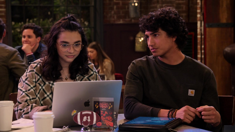 Paulina Chávez Using Apple MacBook Laptop in The Expanding Universe of Ashley Garcia S01E10 Netflix TV Show (2)