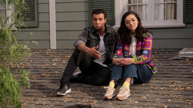 Paulina Chávez Wears Veja Sneakers Outfit in The Expanding Universe of Ashley Garcia S01E09 TV Show (1)