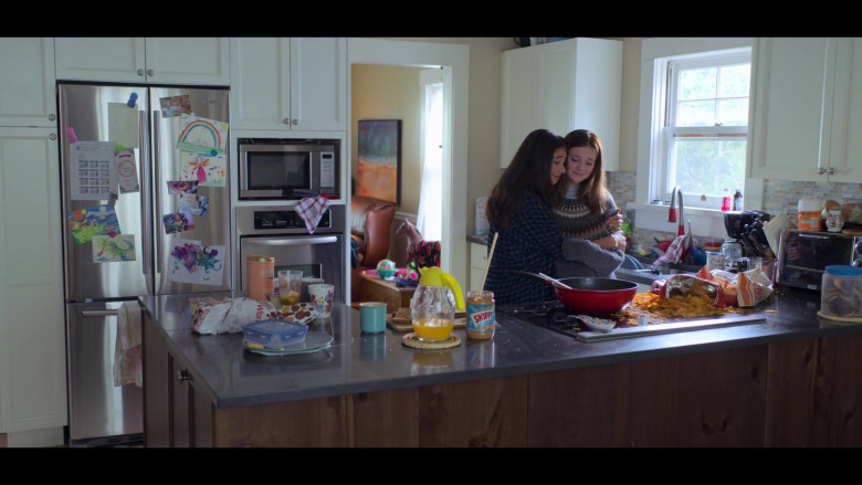 Samsung Refrigerator and Skippy Peanut Butter in The Baby-Sitters Club S01E05 (2)