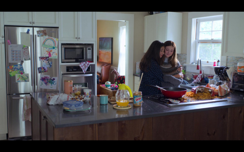 Samsung Refrigerator and Skippy Peanut Butter in The Baby-Sitters Club S01E05 (2)