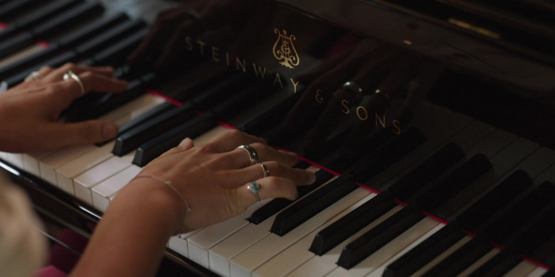 Steinway & Sons Piano in Little Voice S01E02 (2)