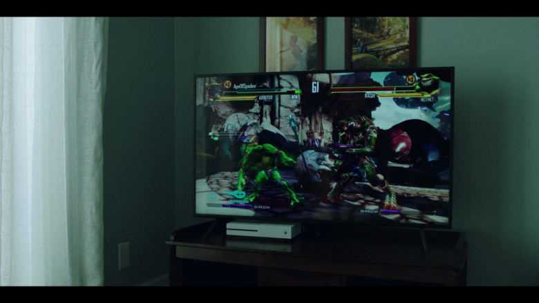 Xbox Console in Condor S02E05 Out Of His Exile (2020)