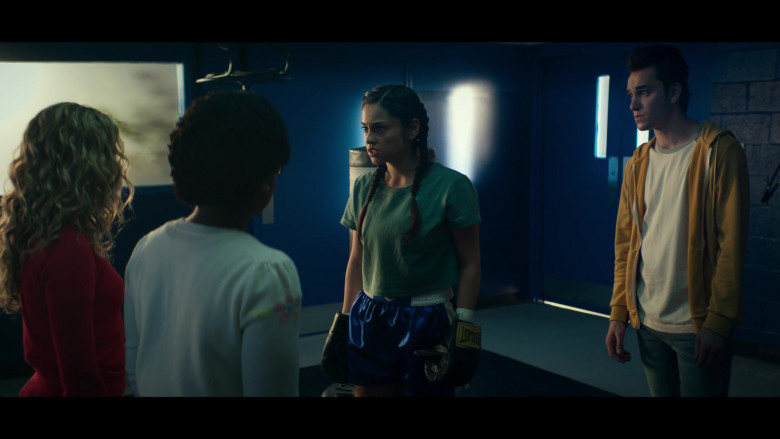 Yvette Monreal as Yolanda Montez aka Wildcat II Wears Everlast Boxing Gloves in Stargirl S01E09 TV Show