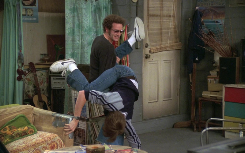 Actor Topher Grace as Character Eric Forman Wears Nike Sneakers in That '70s Show S07E07 (3)