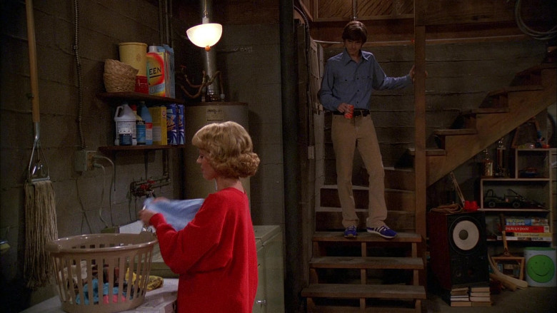 Adidas Sneakers, Blue Shirts and Pants Outfit of Topher Grace as Eric Forman in That '70s Show S01E02
