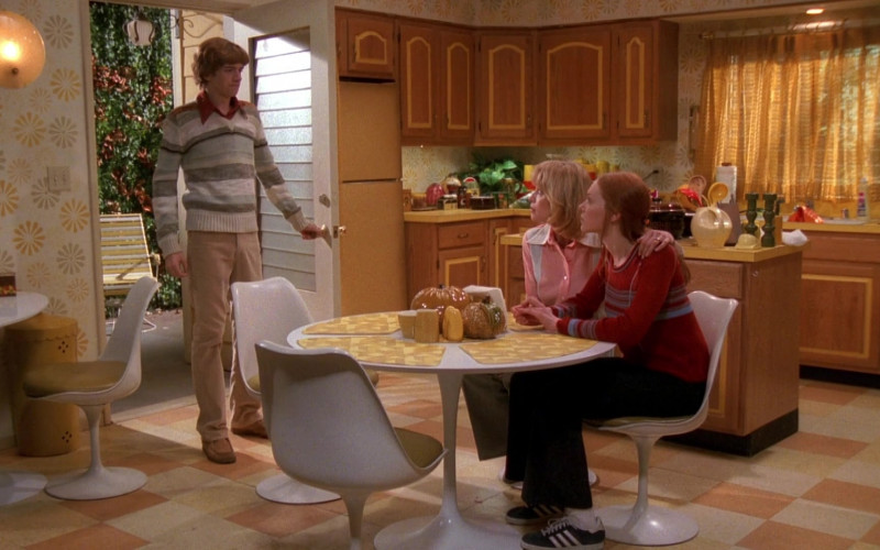 Adidas Sneakers, Wide-Leg Pants and Red Sweater Outfit of Laura Prepon as Donna Pinciotti in That '70s Show S01E09