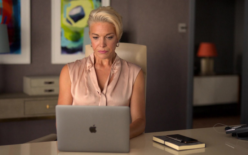 Apple MacBook Air Laptop Used by Hannah Waddingham as Rebecca Welton in Ted Lasso S01E02 (1)