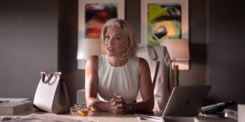 Apple MacBook Laptop of Hannah Waddingham as Rebecca Welton in Ted Lasso S01E01 (2)