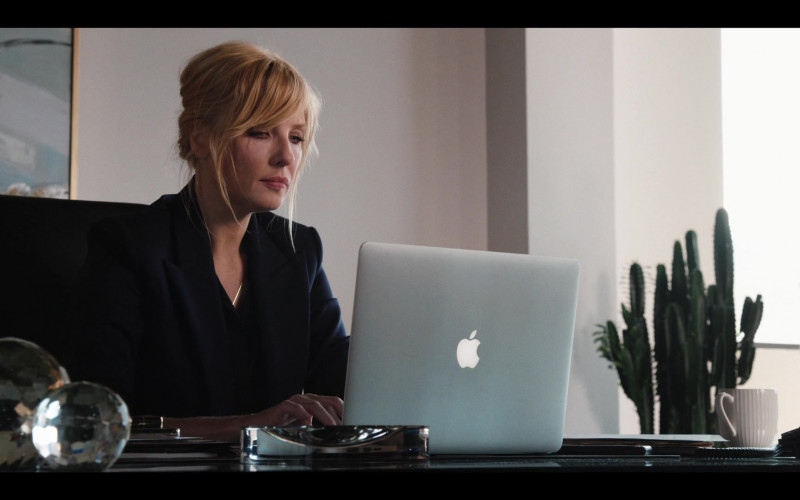 Apple MacBook Laptop of Kelly Reilly as Beth in Yellowstone S03E08