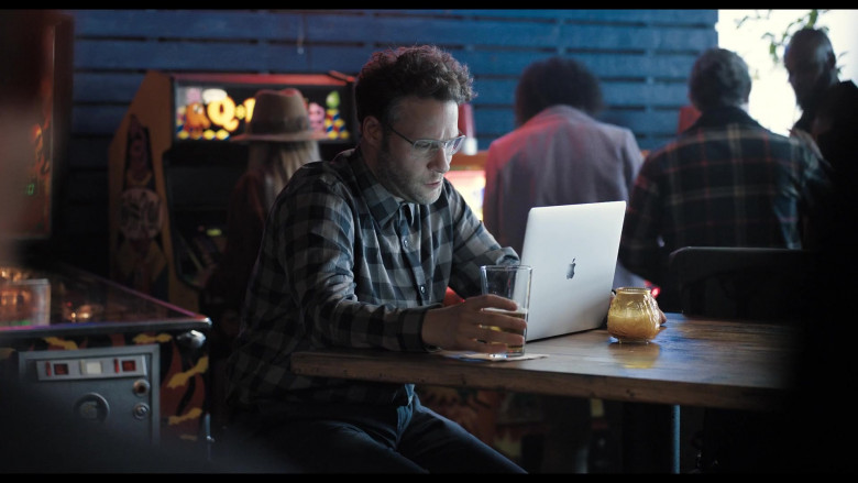 Apple MacBook Laptop of Seth Rogen (1)