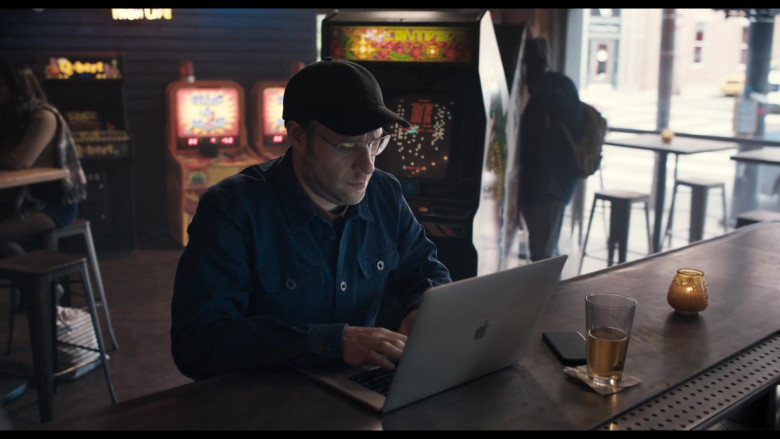 Apple MacBook Laptop of Seth Rogen (2)