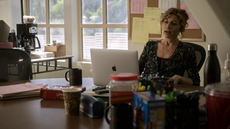 Apple MacBook Laptop of Tessa Auberjonois as Keri Belwood in Lucifer S05E03 (1)