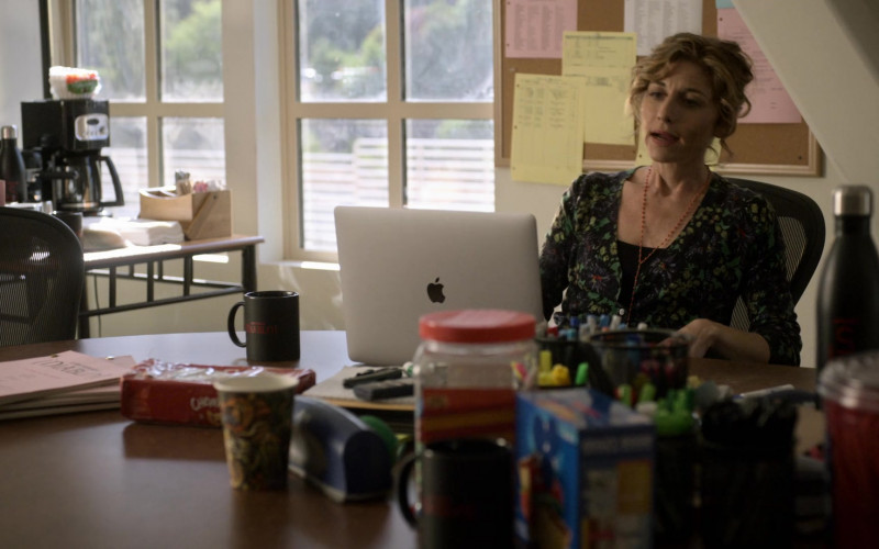 Apple MacBook Laptop of Tessa Auberjonois as Keri Belwood in Lucifer S05E03 (1)