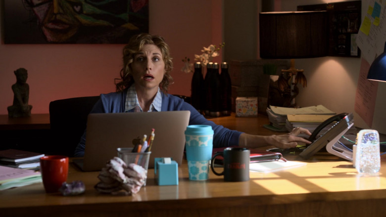 Apple MacBook Laptop of Tessa Auberjonois as Keri Belwood in Lucifer S05E03 (2)