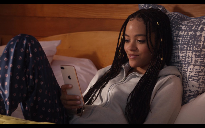 Apple iPhone Smartphone Used by Quintessa Swindell as Tabitha Foster in Trinkets S02E08 Netflix Original TV Show