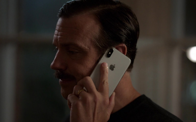 Apple iPhone Smartphone of Jason Sudeikis in Ted Lasso S01E01