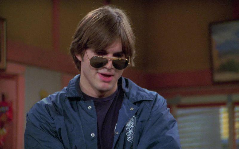 Ashton Kutcher as Michael Kelso Wears Ray-Ban Outdoorsman Aviator Sunglasses in That '70s Show (2)