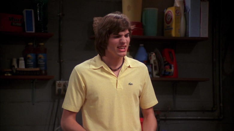 Ashton Kutcher as Michael Wears Lacoste Yellow Shirt Outfit in That '70s Show S04E03 (3)