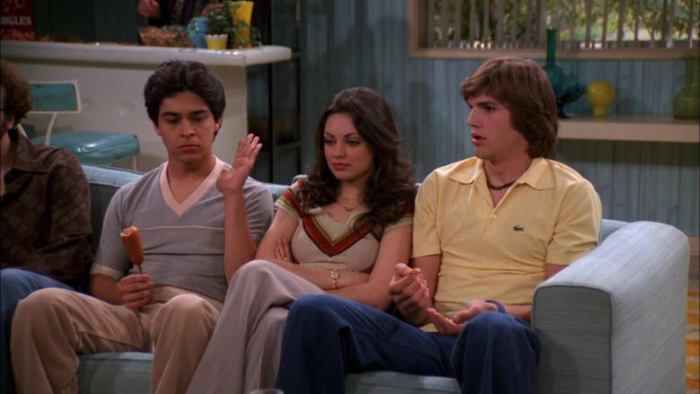 Ashton Kutcher as Michael Wears Lacoste Yellow Shirt Outfit in That '70s Show S04E03 (5)