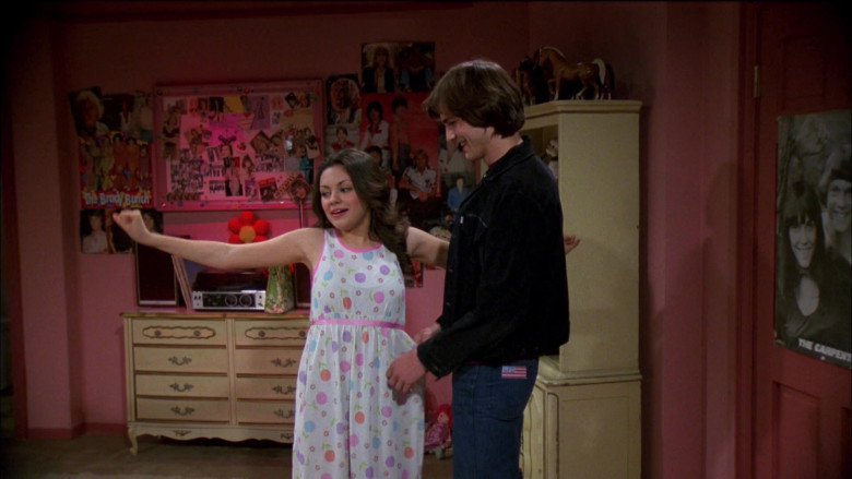 Ashton Kutcher as Michael Wears UFO Jeans Outfit in That '70s Show (1)