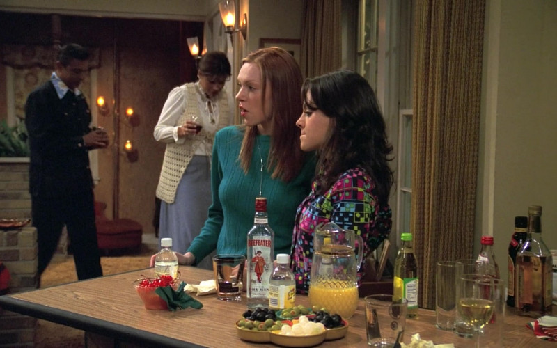 Beefeater Gin Bottle in That '70s Show S06E16 (2)