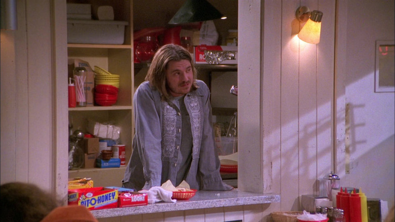 Bit-O-Honey Candy Bars in That '70s Show S01E11 (1)