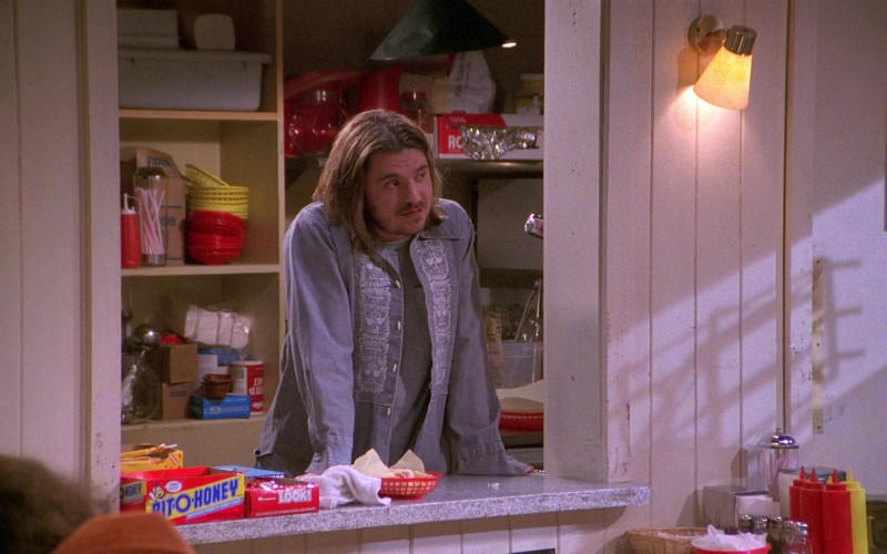 Bit-O-Honey Candy Bars in That ’70s Show S01E11 (1)
