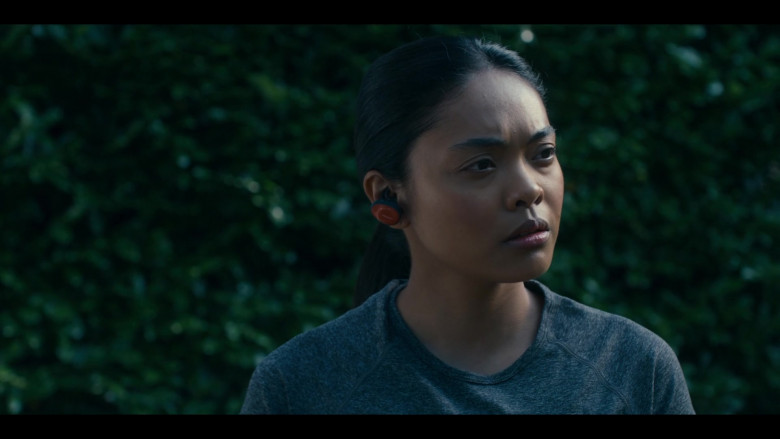 Bose Earbuds of Kim Adis as Kitty Wei in Get Even S01E05 (1)