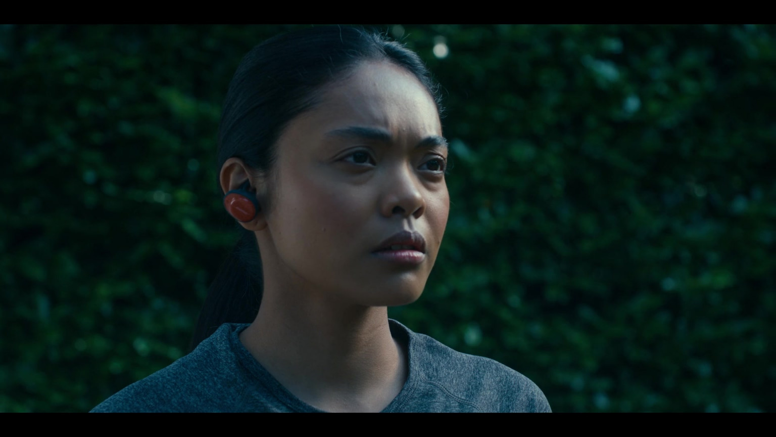 Bose Earbuds Of Kim Adis As Kitty Wei In Get Even S01E05 "Get What You