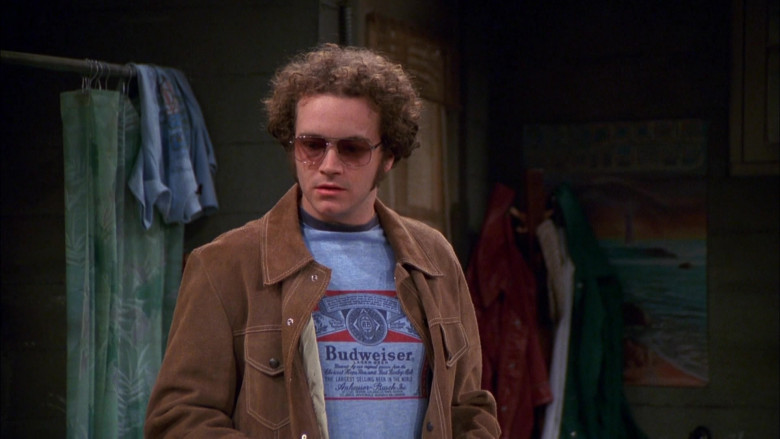 Budweiser T-Shirt and Brown Jacket Outfit of Danny Masterson as Steven in That '70s Show S03E21 (2)