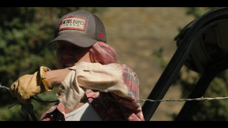 Cactus Ropes Texas Cap Outfit in Yellowstone S03E08 (1)