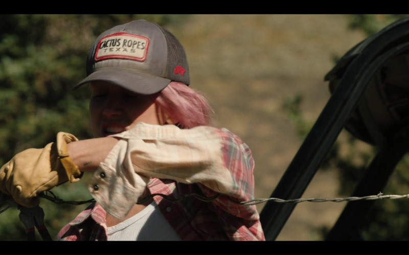 Cactus Ropes Texas Cap Outfit in Yellowstone S03E08 (1)